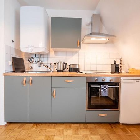 Apartment Im Historischen Altbau Am Marktplatz - Disney+, 300Mb/S Internet Chemnitz Bagian luar foto